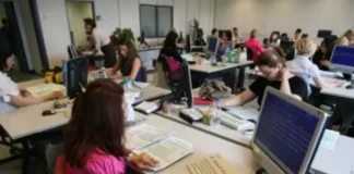 Δημόσιοι υπάλληλοι: Οριζόντια αύξηση 40 ευρώ μικτά τον μήνα από τον Απρίλιο – Αναλυτικά παραδείγματα